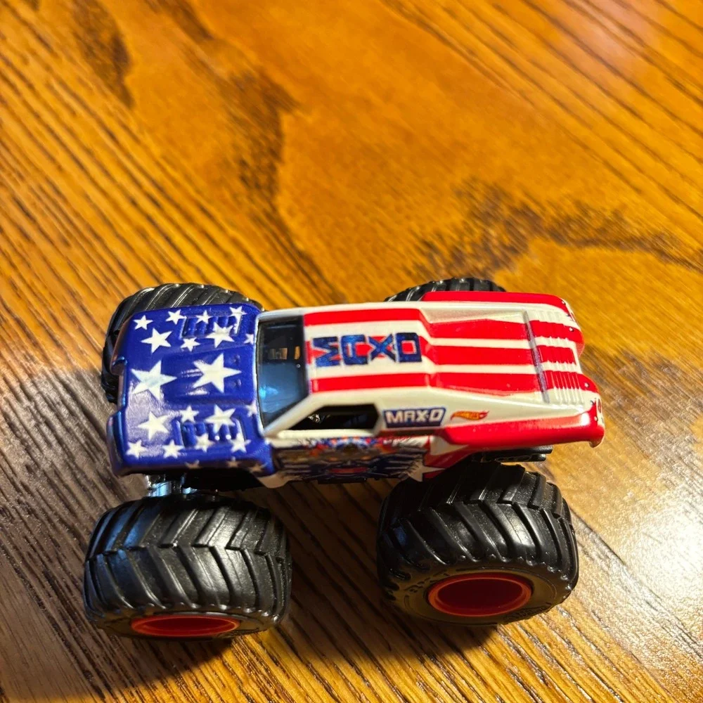 2018 Hot Wheels Monster Jam Stars and Stripes Collection Max D 1:64